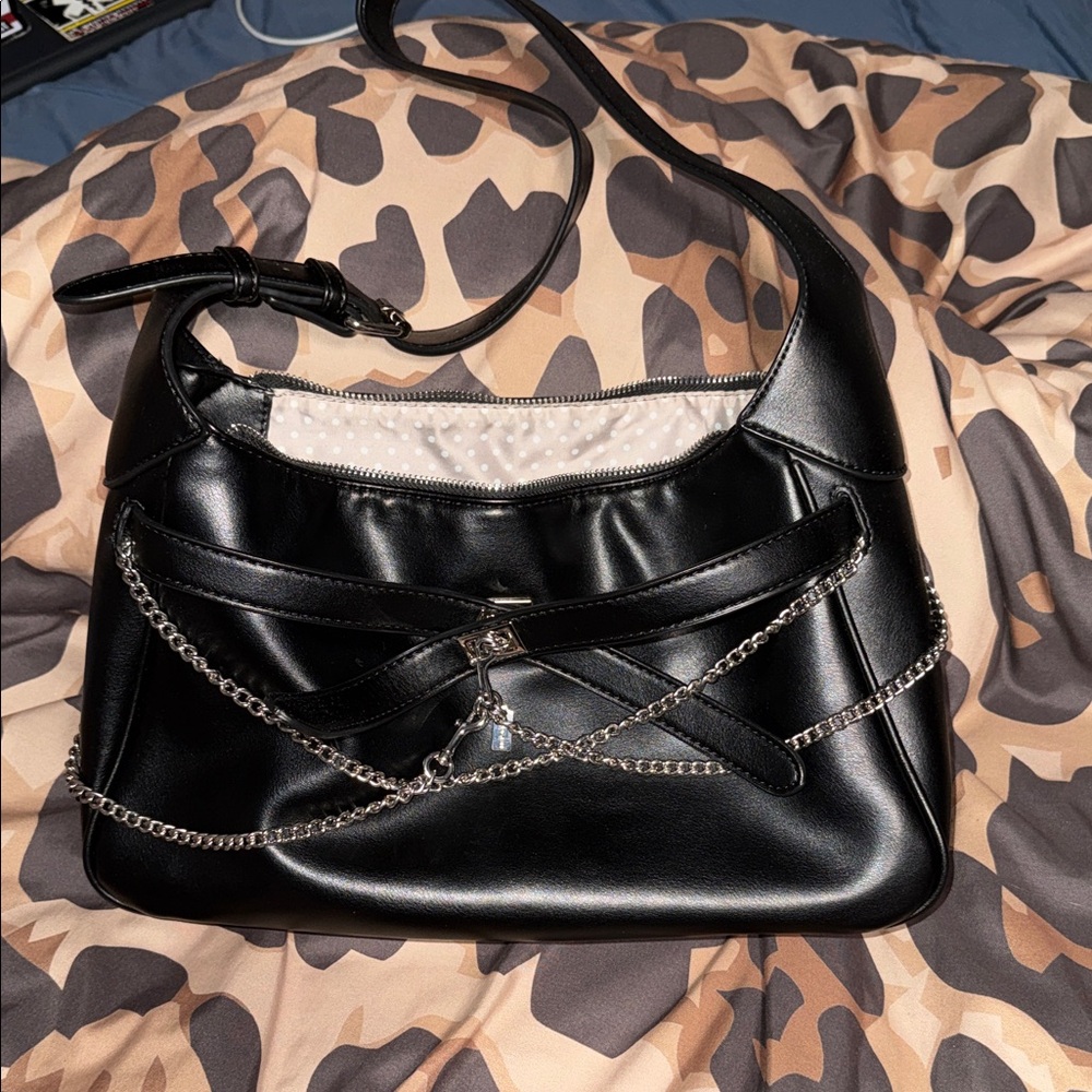 Chic Black Chain-Accent Women's Shoulder Bag